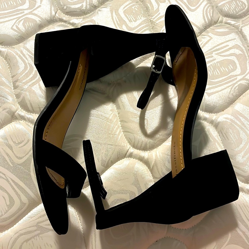 black 2 inch heels